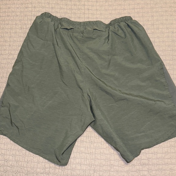 Large grey nike shorts - Picture 2 of 4